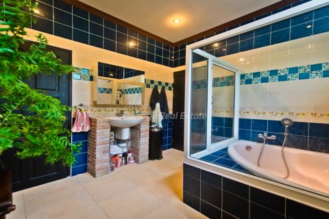 Дом в Саттахипе, Таиланд с 8 спальнями  № 78616 - фото 25