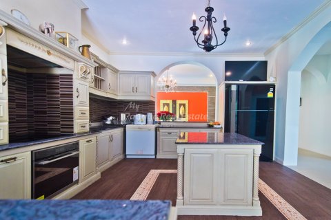 Дом в Саттахипе, Таиланд с 8 спальнями  № 78616 - фото 11