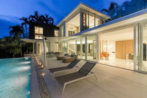 Вилла в Паклоке, Таиланд с 6 спальнями № 86400 - фото 1