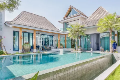 House in Phuket, Thailand 4 bedrooms № 130917 - photo 1