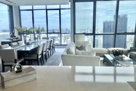 Penthouse in Bangkok, Thailand 3 bedrooms № 104885 - photo 2