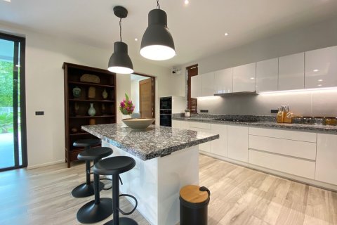 Villa in Chiang Mai, Thailand 3 bedrooms № 104882 - photo 11