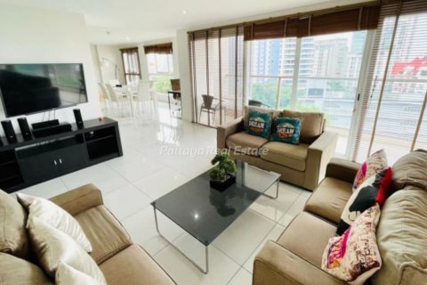 Condo in Bang Lamung, Thailand, 3 bedrooms  № 123518 - photo 8