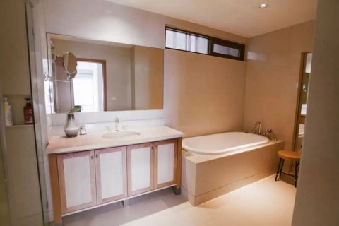 Condo in Khlong Toei, Bangkok, Thailand, 2 bedrooms  № 123954 - photo 3