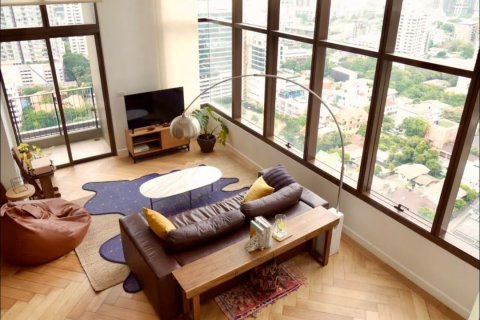 Condo in Khlong Toei, Bangkok, Thailand, 2 bedrooms  № 123954 - photo 1