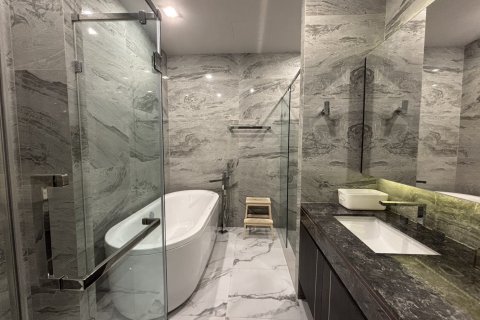 Condo in Watthana, Bangkok, Thailand, 3 bedrooms  № 123956 - photo 22