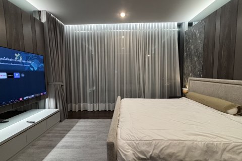 Condo in Watthana, Bangkok, Thailand, 3 bedrooms  № 123956 - photo 8