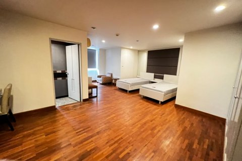 Condo à Khlong Toei, Bangkok, Thaïlande, 4 chambres № 123955 - photo 15