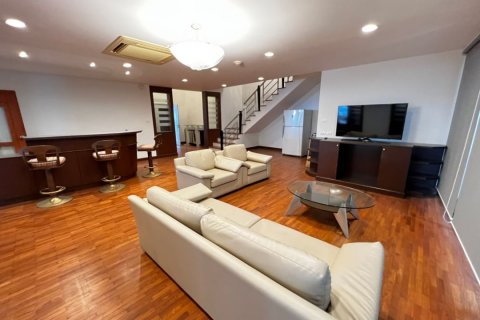 Condo à Khlong Toei, Bangkok, Thaïlande, 4 chambres № 123955 - photo 1