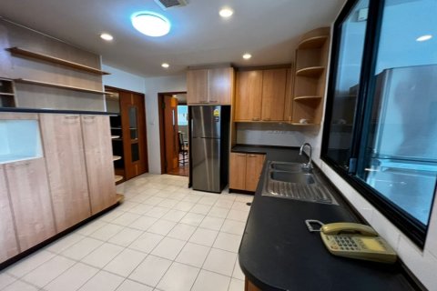 Condo à Khlong Toei, Bangkok, Thaïlande, 4 chambres № 123955 - photo 11