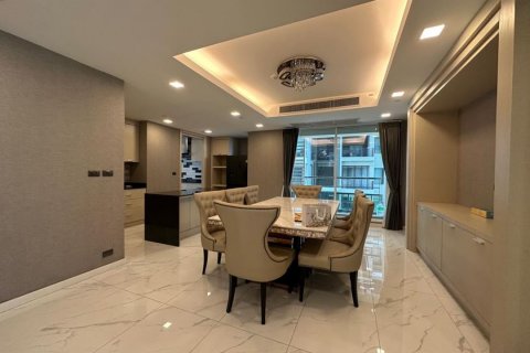 Condo in Khlong Toei, Bangkok, Thailand, 4 bedrooms № 123953 - photo 10