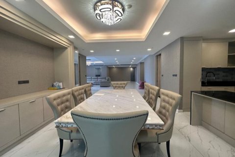 Condo in Khlong Toei, Bangkok, Thailand, 4 bedrooms № 123953 - photo 13