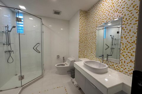 Condo in Khlong Toei, Bangkok, Thailand, 4 bedrooms № 123953 - photo 12