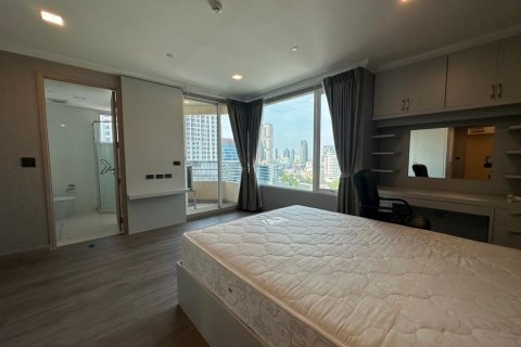 Condo in Khlong Toei, Bangkok, Thailand, 4 bedrooms № 123953 - photo 3