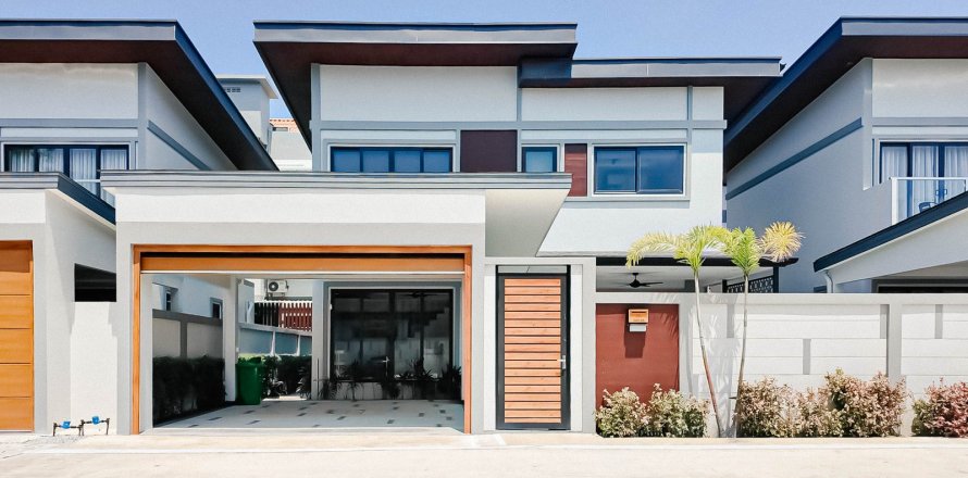 House in Pattaya, Thailand 3 bedrooms № 104546