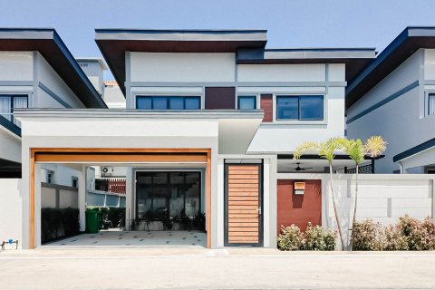 House in Pattaya, Thailand 3 bedrooms № 104546 - photo 2