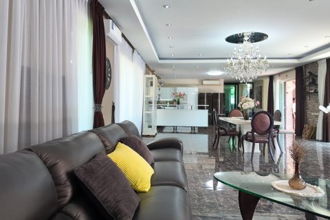 House in Bang Lamung, Thailand 3 bedrooms № 130040 - photo 17