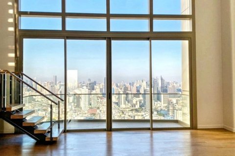 Дуплекс в Бангкоке, Таиланд с 4 спальнями  № 124435 - фото 1