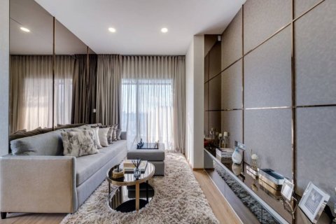Condo in Huai Khwang, Bangkok, Thailand, 2 bedrooms  № 124436 - photo 1