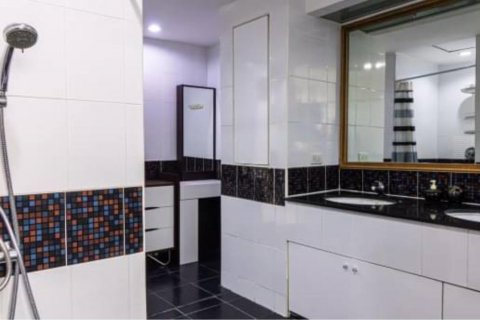 Кондоминиум с 3 спальнями в Клонг Тоэй, Бангкок, Таиланд № 123647 - фото 2