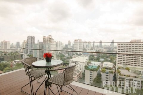 Condo in Watthana, Bangkok, Thailand, 2 bedrooms  № 123645 - photo 18