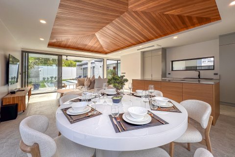 Villa in Phuket, Thailand 4 bedrooms № 107813 - photo 15
