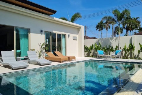 Villa in Phuket, Thailand 3 bedrooms № 100534 - photo 1