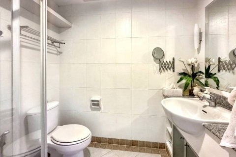 Кондоминиум с 2 спальнями в Бангкоке, Таиланд № 124808 - фото 9