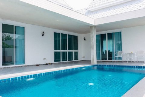 Villa in Hua Hin, Thailand 3 bedrooms № 124595 - photo 1
