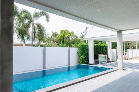 Villa in Hua Hin, Thailand 3 bedrooms № 124595 - photo 2