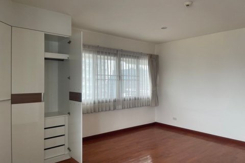 Condo in Watthana, Bangkok, Thailand, 4 bedrooms  № 124036 - photo 13