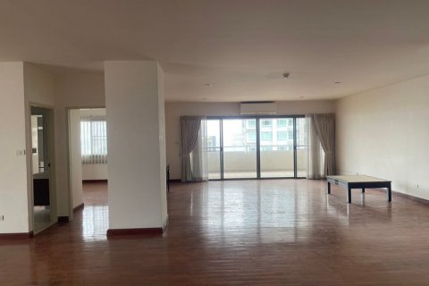 Condo in Watthana, Bangkok, Thailand, 4 bedrooms  № 124036 - photo 2