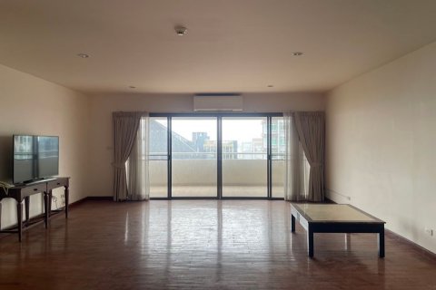 Condo in Watthana, Bangkok, Thailand, 4 bedrooms  № 124036 - photo 1