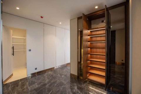 Condo in Pathum Wan, Bangkok, Thailand, 3 bedrooms  № 123934 - photo 2