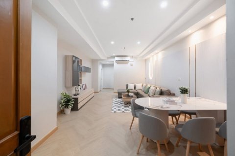 Condo in Khlong San, Bangkok, Thailand, 2 bedrooms  № 123939 - photo 1
