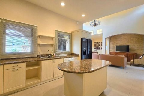 Вилла в Паттайе, Таиланд с 3 спальнями № 120285 - фото 8