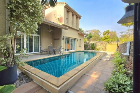 Вилла в Паттайе, Таиланд с 3 спальнями № 120285 - фото 1