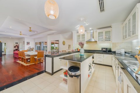 Villa in Phuket, Thailand 5 bedrooms № 142601 - photo 13