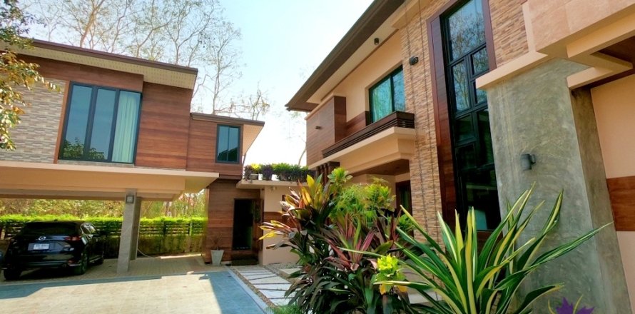 House in Chiang Mai, Thailand 6 bedrooms № 85019