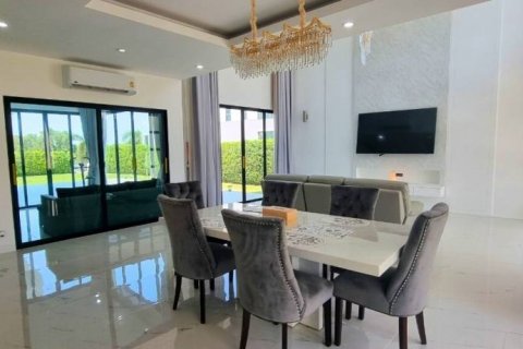 House in Pattaya, Thailand 4 bedrooms № 121121 - photo 7
