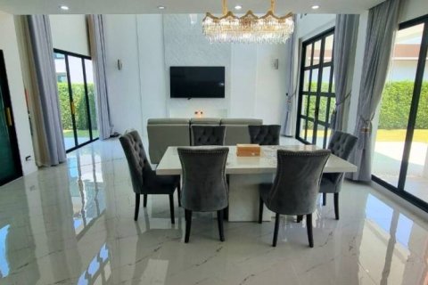 House in Pattaya, Thailand 4 bedrooms № 121121 - photo 5
