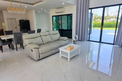 House in Pattaya, Thailand 4 bedrooms № 121121 - photo 3