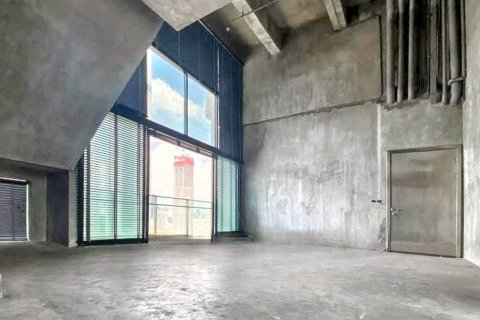 Дуплекс в Бангкоке, Таиланд с 4 спальнями № 121125 - фото 1