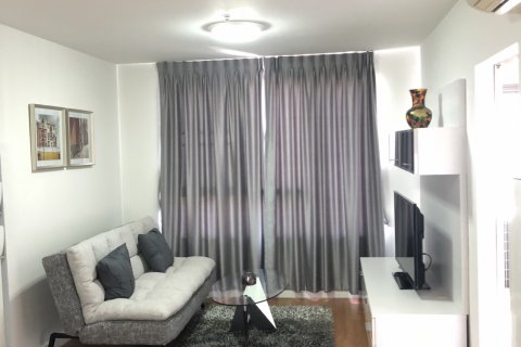 Condo in Bangkok, Thailand, 1 bedroom  № 144062 - photo 2