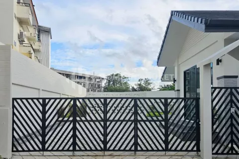 House in Kathu, Thailand 4 bedrooms № 131307 - photo 20