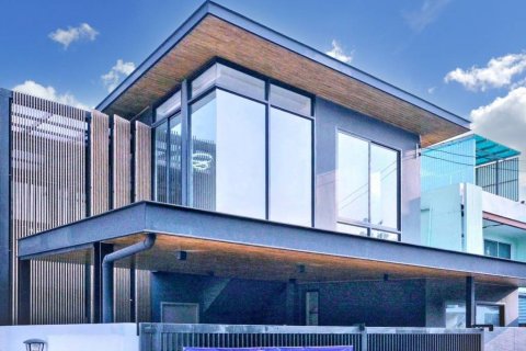 Villa in Phra Khanong, Bangkok, Thailand 3 bedrooms № 124750 - photo 1