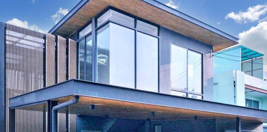 Villa in Phra Khanong, Bangkok, Thailand 3 bedrooms № 124750