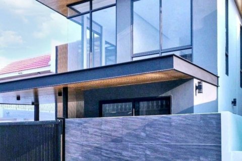 Villa in Phra Khanong, Bangkok, Thailand 3 bedrooms № 124750 - photo 2