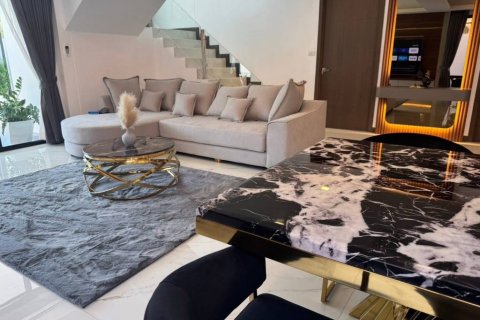 Вилла в Паттайе, Таиланд с 6 спальнями № 125902 - фото 5