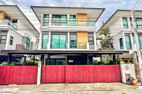 House in Bangkok, Thailand 5 bedrooms № 116116 - photo 1